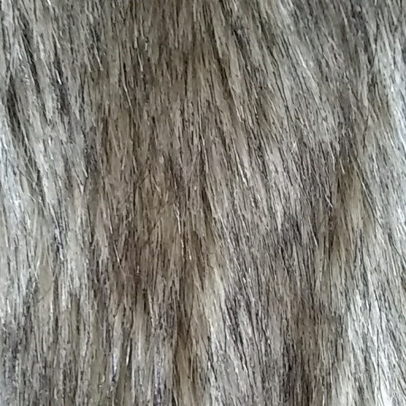 Brilliant fur hoodie with pockets - Picture 2 of 4